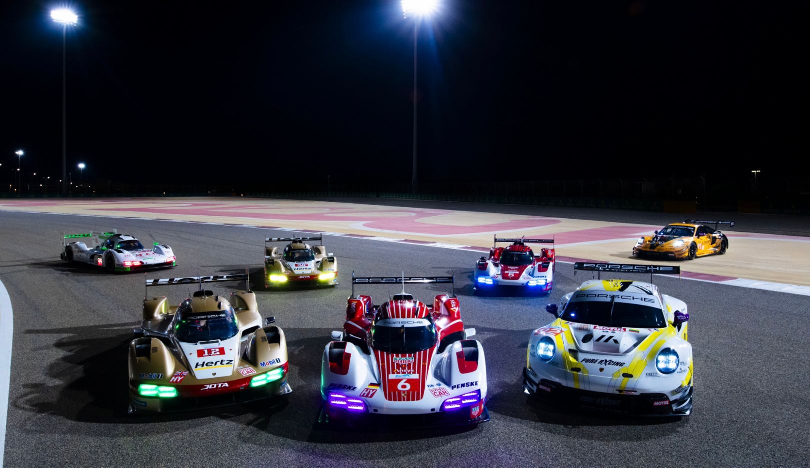 Porsche achieves solid grid positions for the finale in Bahrain